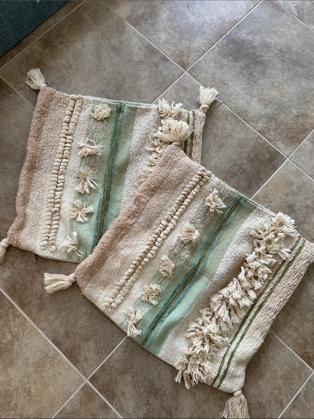 2 ANTHROPOLOGIE PILLOW COVERS. ZIPPER. GORGEOUS 20x20 WOW